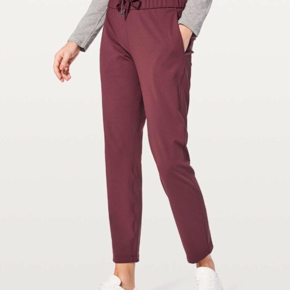 Lululemon On The Fly Pant *28" in Redwood / Burgundy - Size 4